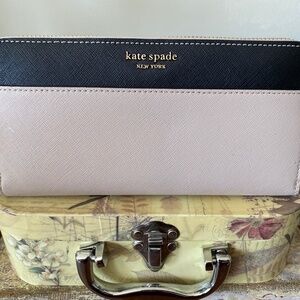 Kate Spade New York NWT Beige & Black Zipper Wallet